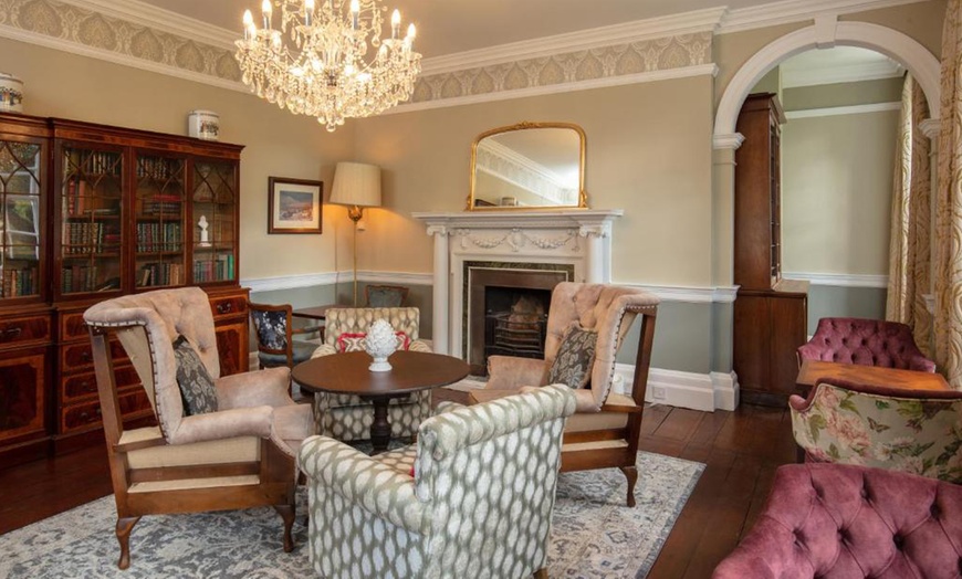 Image 15: Winchester: 4* Classic Double Room Stay with Breakfast