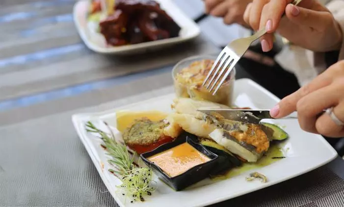 Aigues-Vives (Gard) : chambre double avec PDJ, menu en option