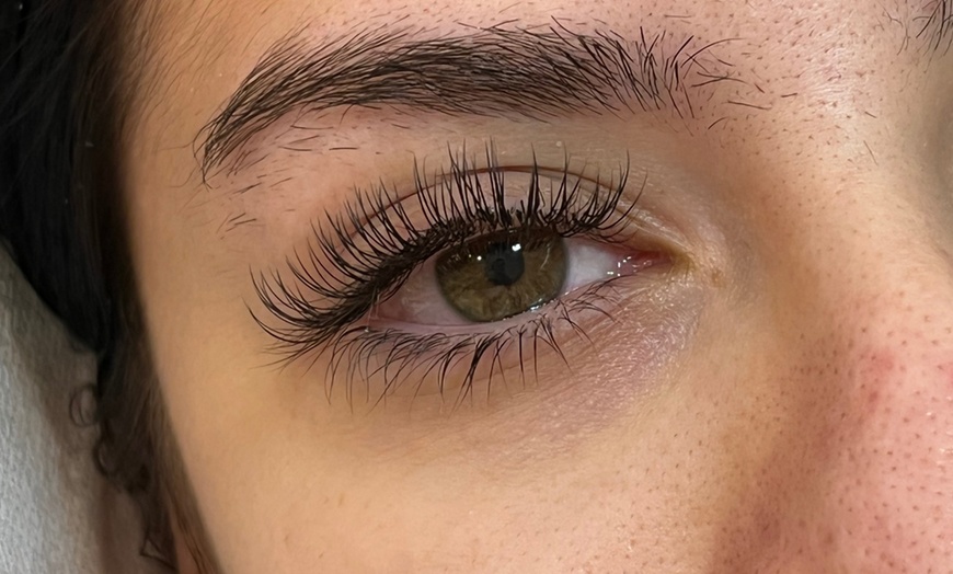 Image 7: Enhance Your Look with Classic Eyelash Extensions For a Stunning Eyes