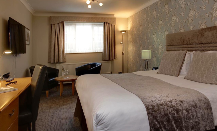 Image 7: Peak District: 4* Room Stay with Breakfast and Late Check-Out