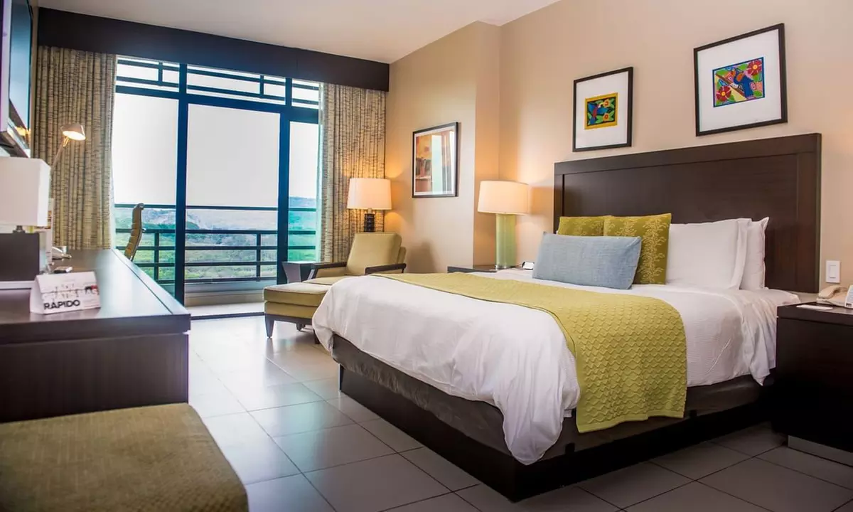 ✈ 5-Night Part All-Inclusive Panama Vacation with Air –Travel by Jen