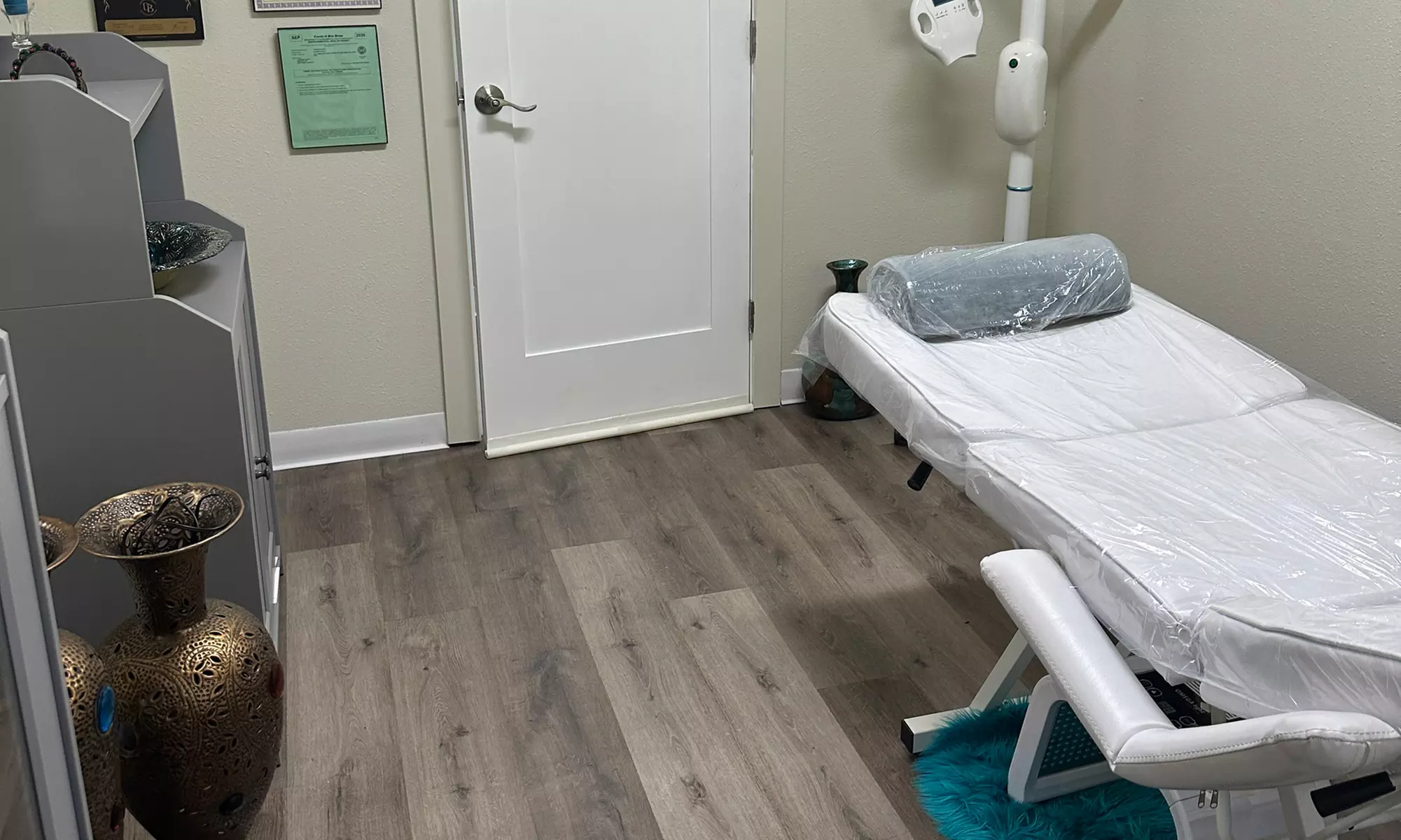 Get a Radiant Smile w/ 1, 2, or 3 45-Minute Teeth Whitening Treatments