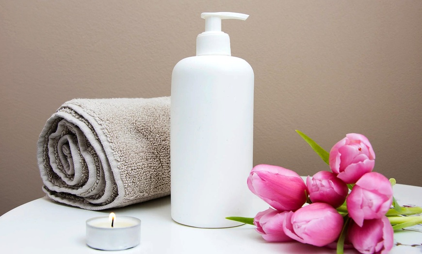 Image 2: Van top tot teen lekker in je vel: massage enkel of duo of voetspa