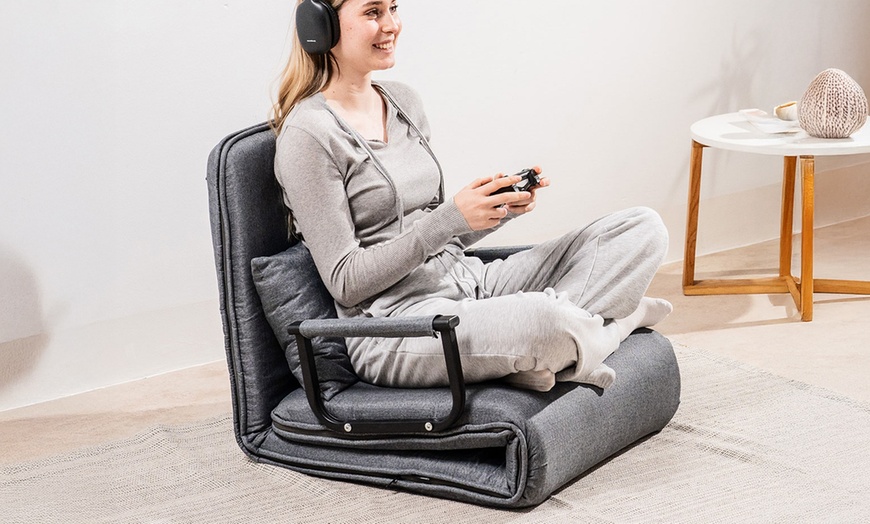 Image 5: InnovaGoods 4-in-1 wandelbarer Schlafsessel Softfa