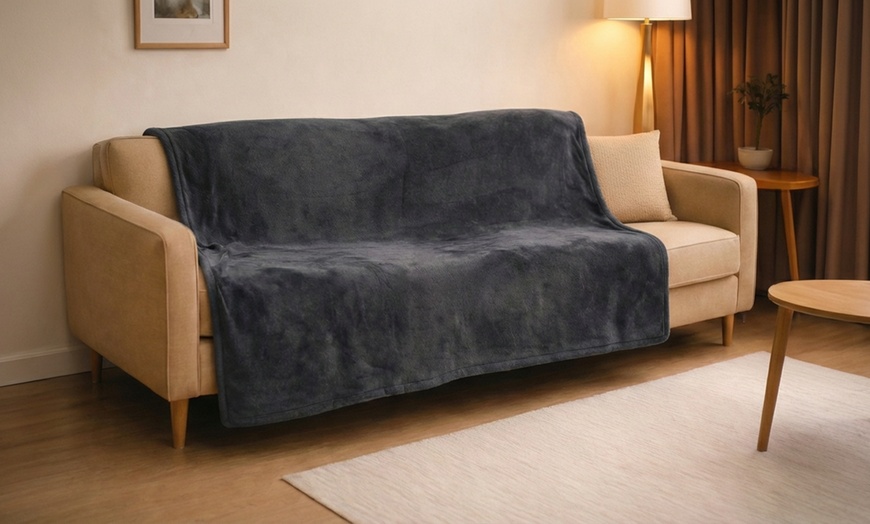 Image 3: Electric Heated Throw Blanket - Washable Grey