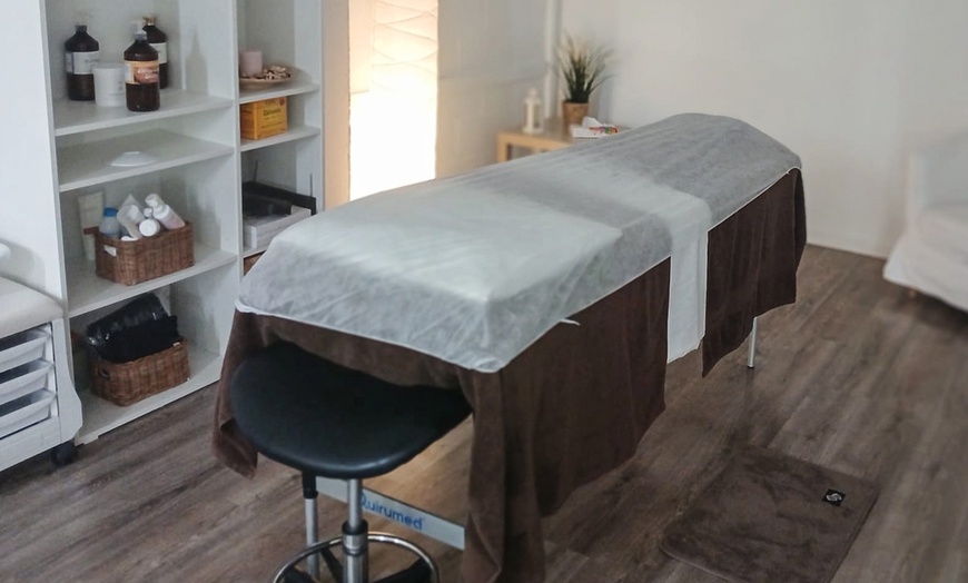 Image 2: Masaje de 30, 60 o 90 minutos a elegir entre distintas disciplinas