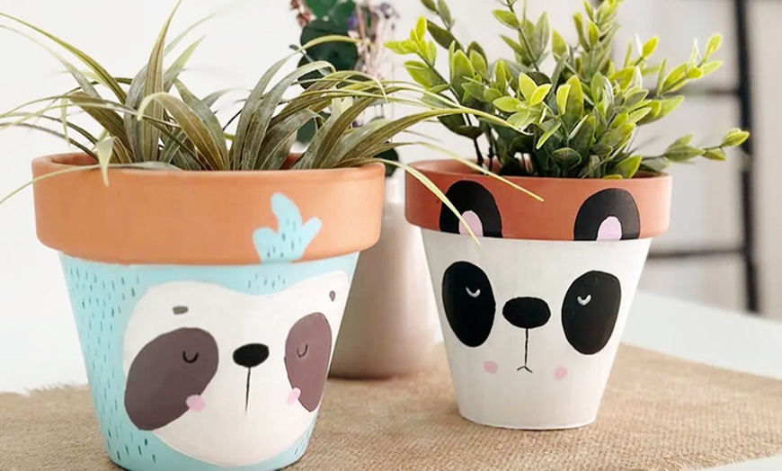 Image 4: Taller "Arte en maceta y vino" de 2 horas para 1, 2 o 4 personas