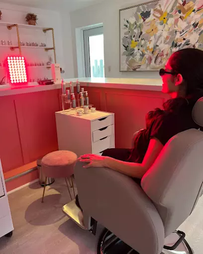 Head-to-Toe Glow: Luxe Scalp & Facial Therapy Packages
