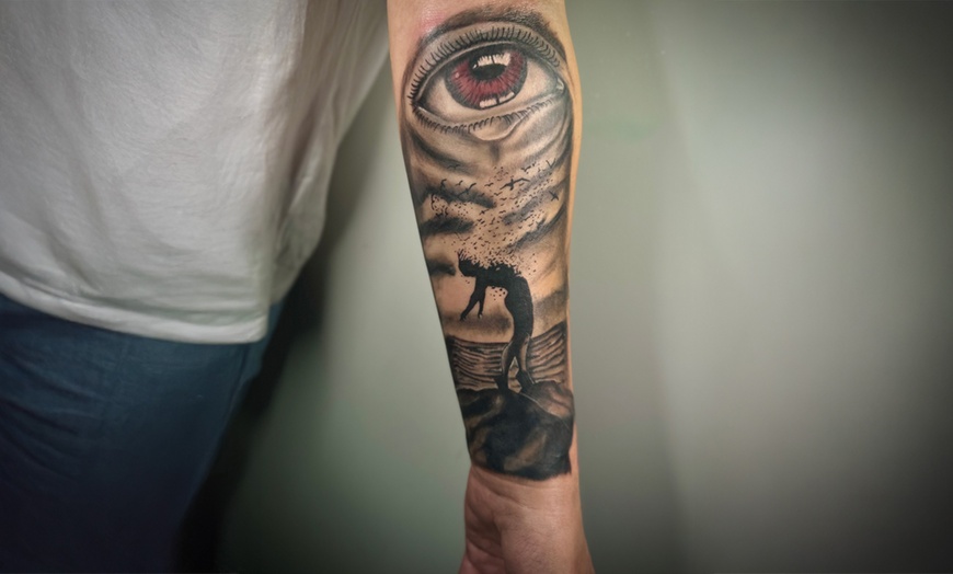 Image 8: Wykonanie tatuażu czarno-białego lub kolorowego