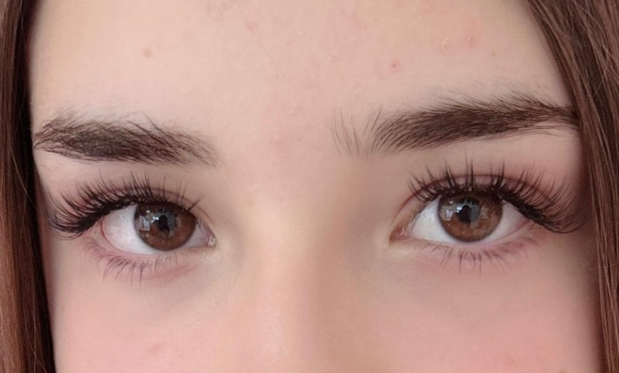 Image 5: Wimpern- und / oder Augenbrauen-Lifting, optional mit Färben