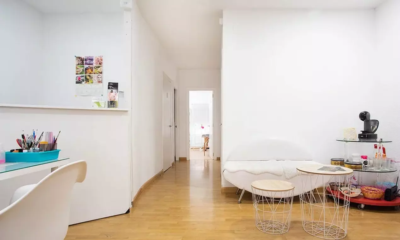 Sesión de manicura y/o pedicura con opción a manicura rusa para 1