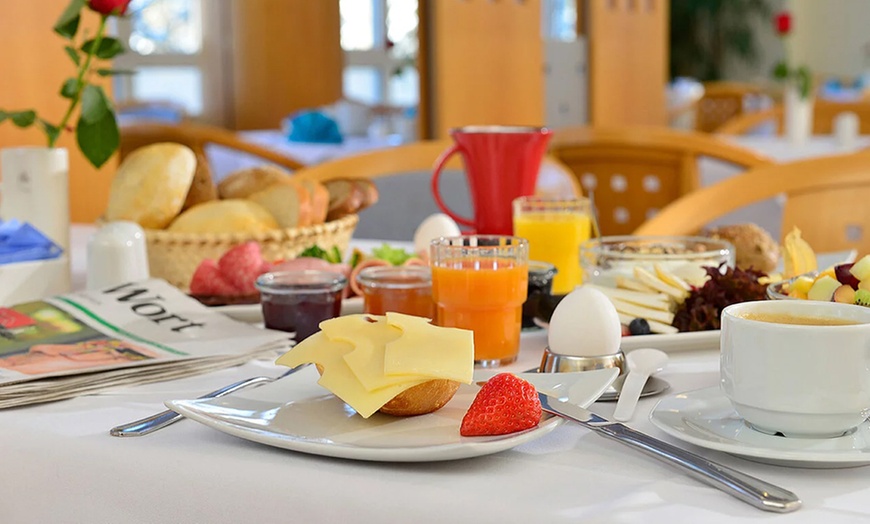 Image 3: Frühstücksbuffet inkl. 1 Glas Sekt für 2 oder 4 Personen