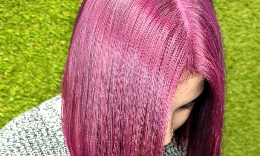 Image 6: 1 sesión de peluquería con lavado y corte con opción a tinte o mechas