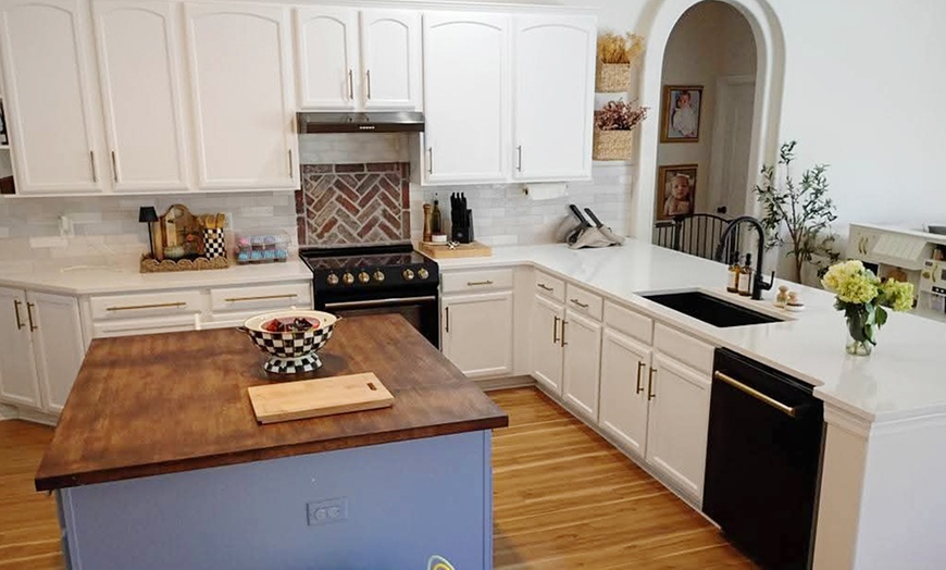 Image 4: Expert Deep Cleaning for Spaces Over 1600 Sq Ft