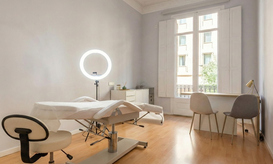 Image 6: Tratamiento reafirmante inyectado, mesoterapia y ADN 