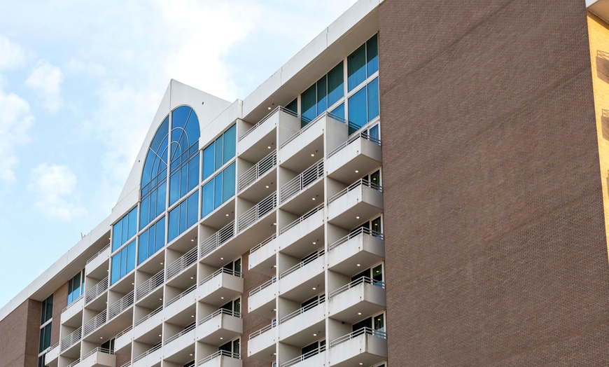 Image 20: Texas Waterfront Resort Escape with Poolside Bar & Dining Experiences