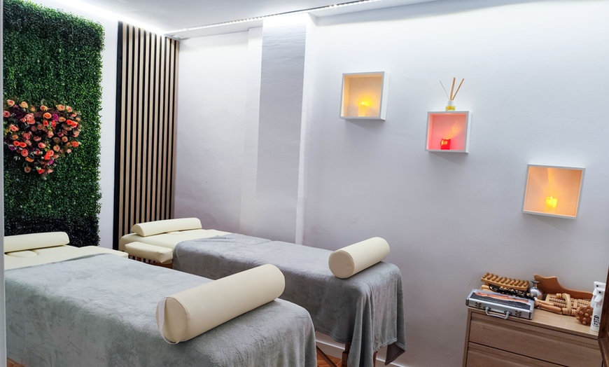 Image 7: Extensión de pestañas pelo a pelo: natural, volumen o mega volumen