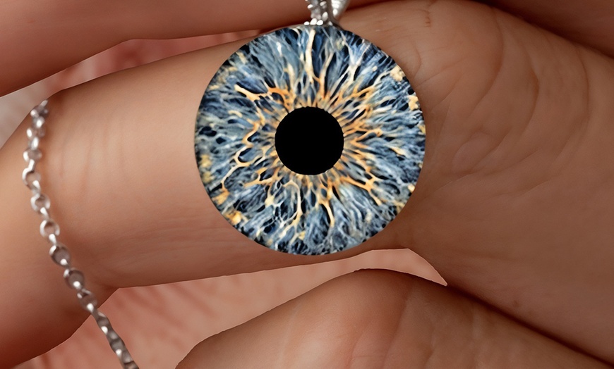 Image 9: Un detalle especial: fotografía del iris a medida en formato a elegir