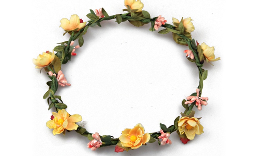 Image 6: Flower Head Garland