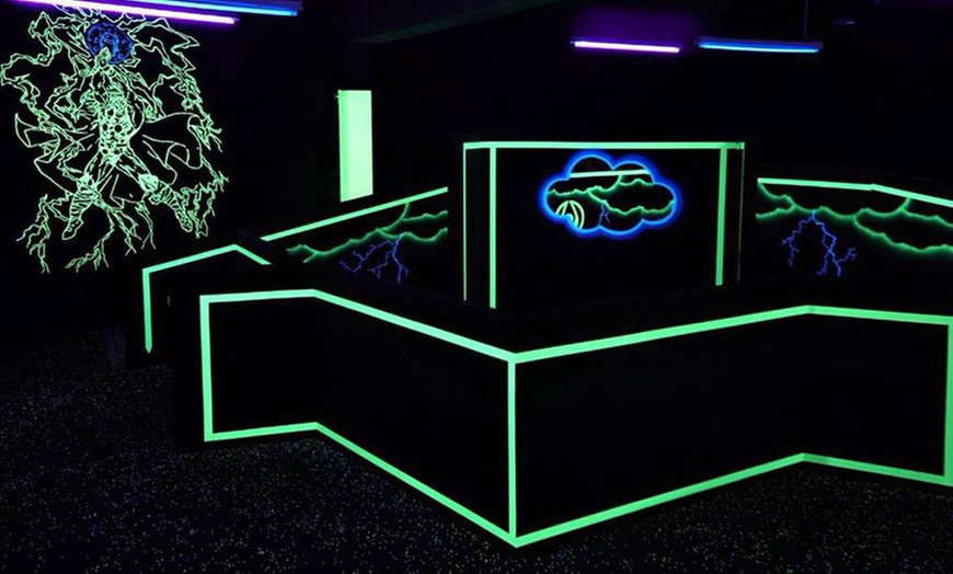 Image 5: Gaming Paket: Lasertag, Lightjumper + Pizza & Getränk für 1-8 Personen