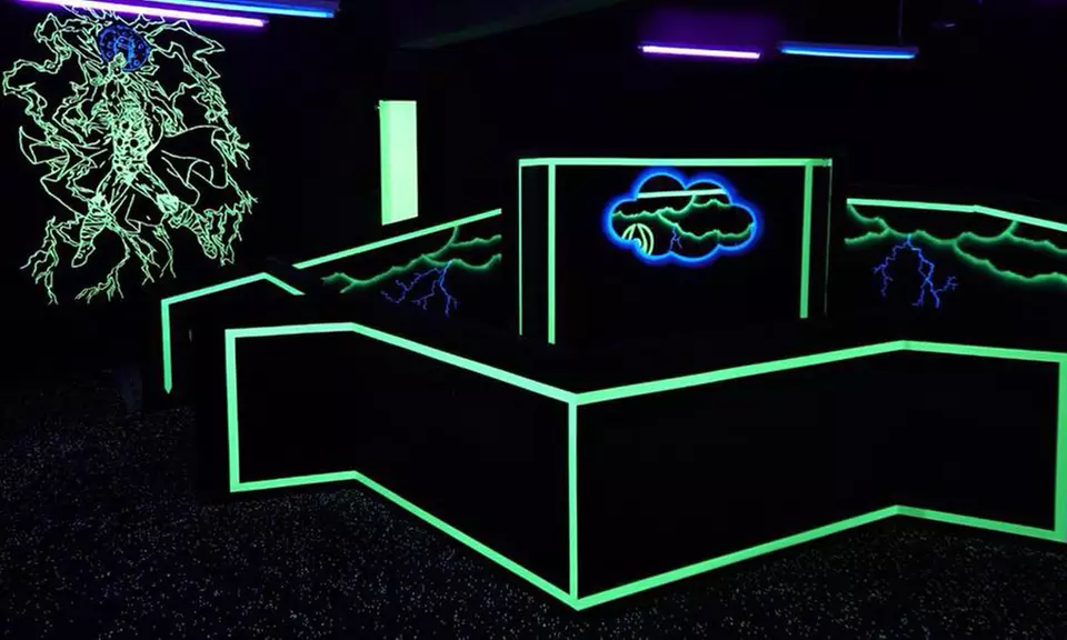 Gaming Paket: Lasertag, Lightjumper + Pizza & Getränk für 1-8 Personen