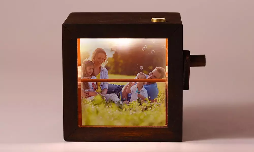 1 oder 2 personalisierbare Handkurbel-Fotorahmen aus Holz