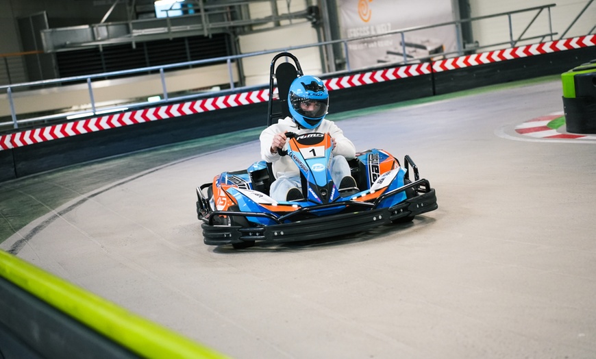 Image 1: 1 oder 2 E-Karting á 15 Min. inkl. Helm & Sturmhaube für 1 Person
