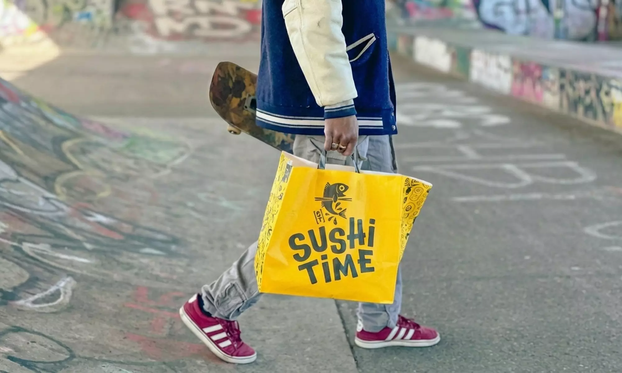 Happiness that sticks: sushibox of poke bowl met snack afhalen