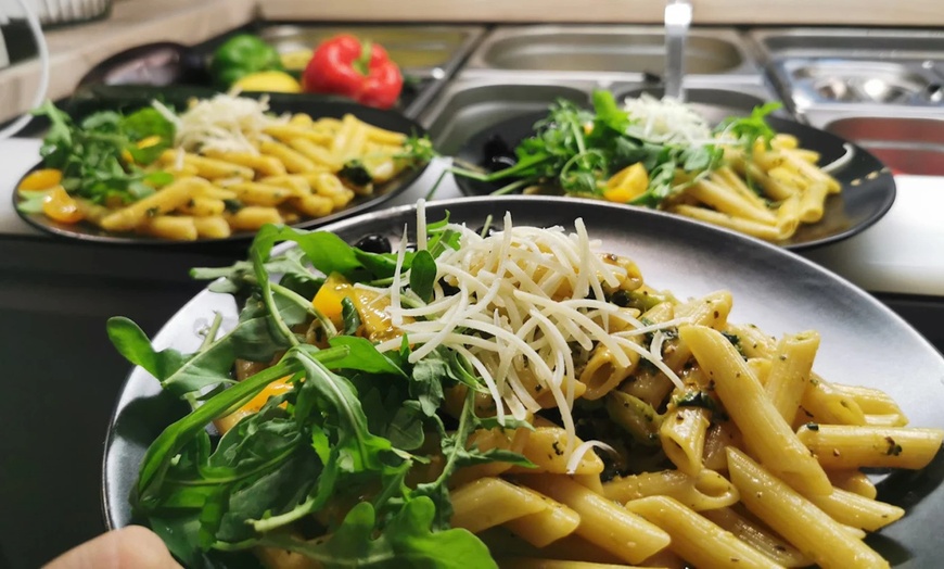 Image 3: Pizza oder Pasta nach Wahl inkl. Insalata Mista für bis zu 4 Personen