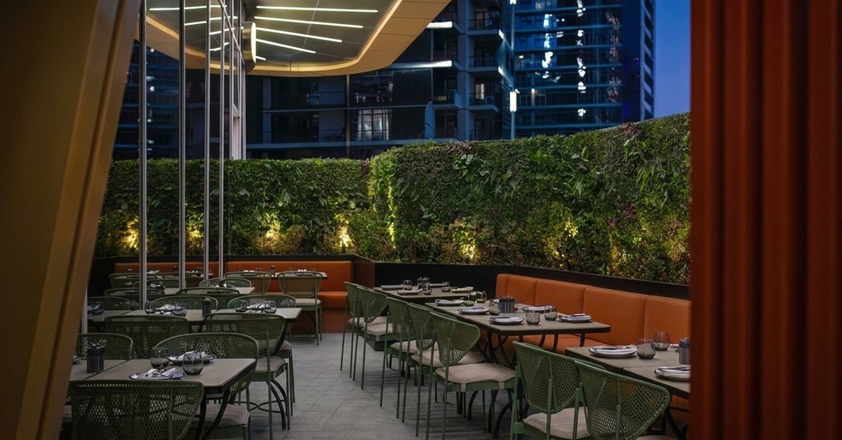 Saturday Brunch With Beverages & Live Dj In A Vibrant Setting Saturday Brunch With Beverages & Live Dj In A Vibrant Setting