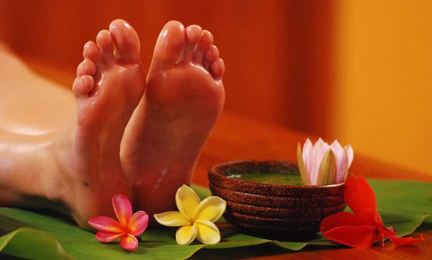 Image 2: Ritual de cuidado de pies con reflexología o baño para 1 persona