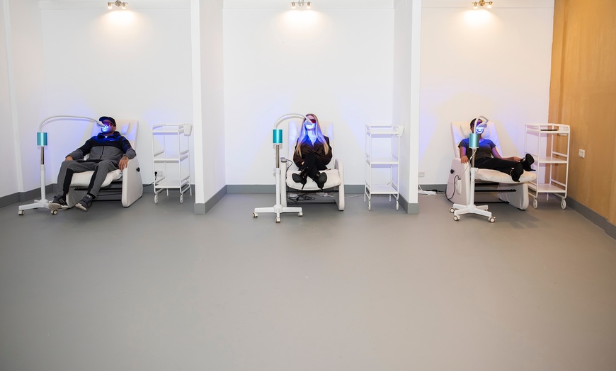 Image 2: Stralend witte tanden in één afspraak bij The Hollywood Smile