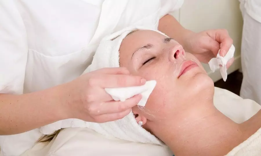 Bis 75 Min. Exklusive Gesichtsbehandlung nach Wahl für strahlende Haut