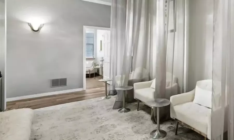 60, or 90-Min Oxygen Glow Facial infused w/ custom aromatherapy & More