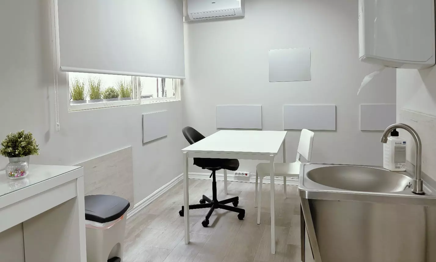 Microneedling facial con dermapen o con cóctel de vitaminas plus