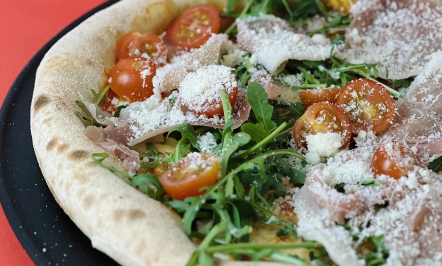 Image 4: Włoski smak: 1-2 pizze w wersji vege albo mięsnej oraz wybrane napoje