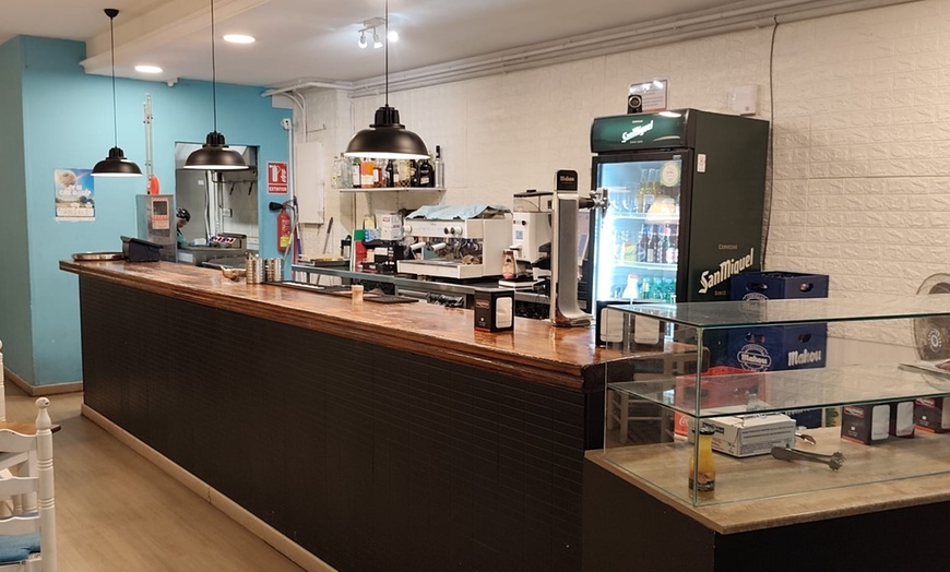 Image 10: Menú de hamburguesas con entrante, postre y bebida para 2 o 4 personas