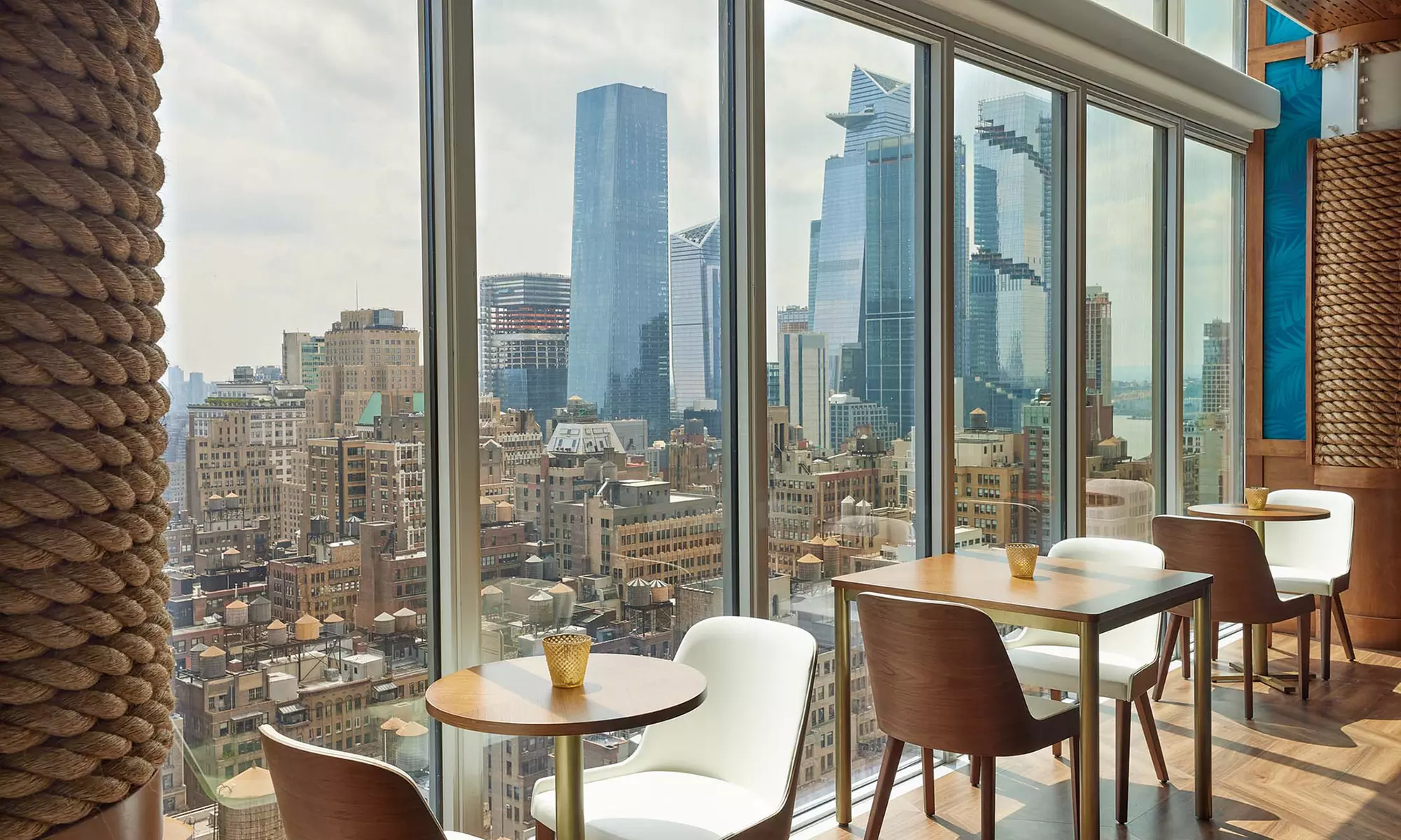 Resort in Midtown Manhattan with Rooftop Pool
