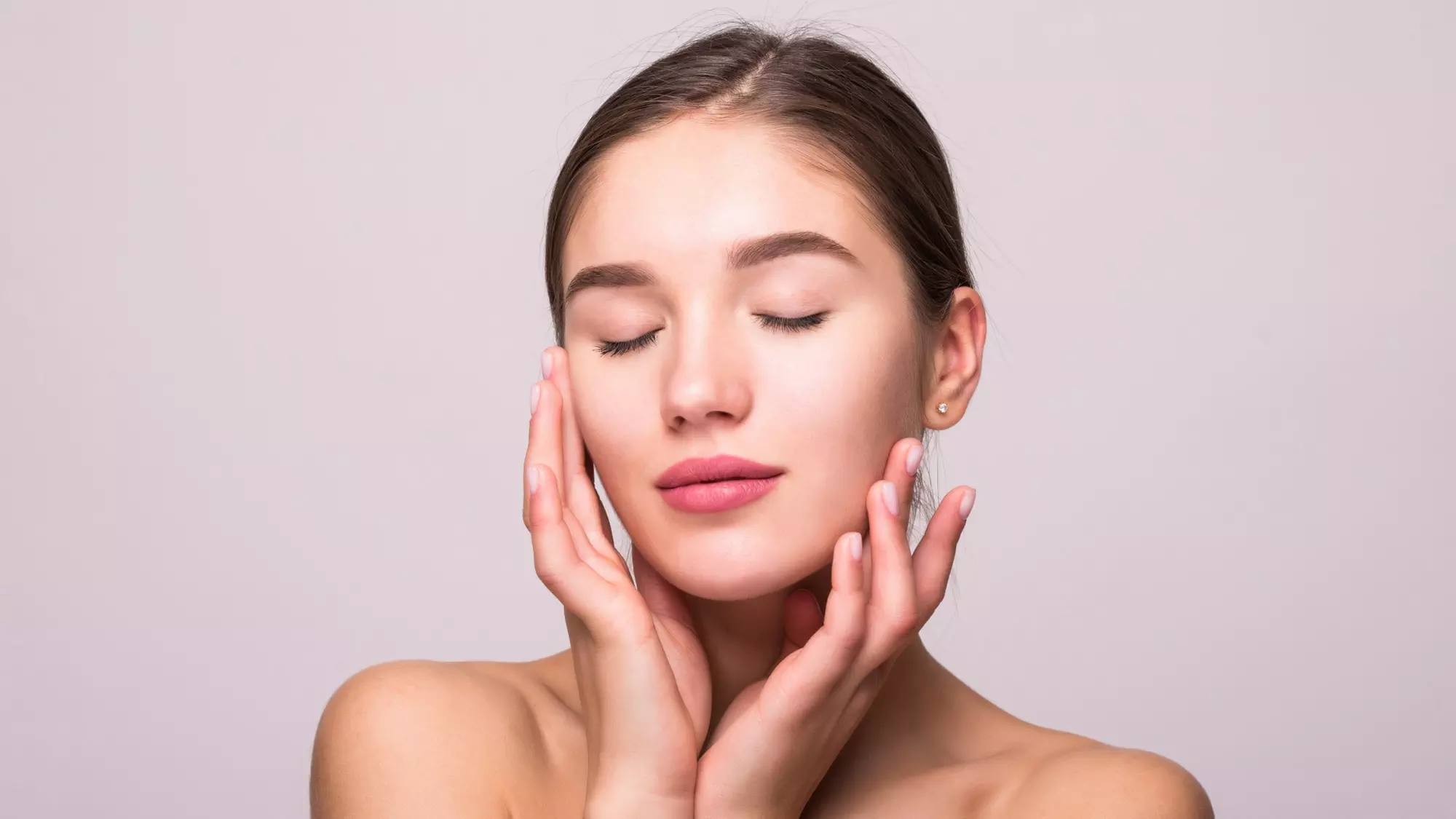 Facial regenerador R&R con limpieza y peeling químico personalizado, ahorra hasta un 56% - Primary Image