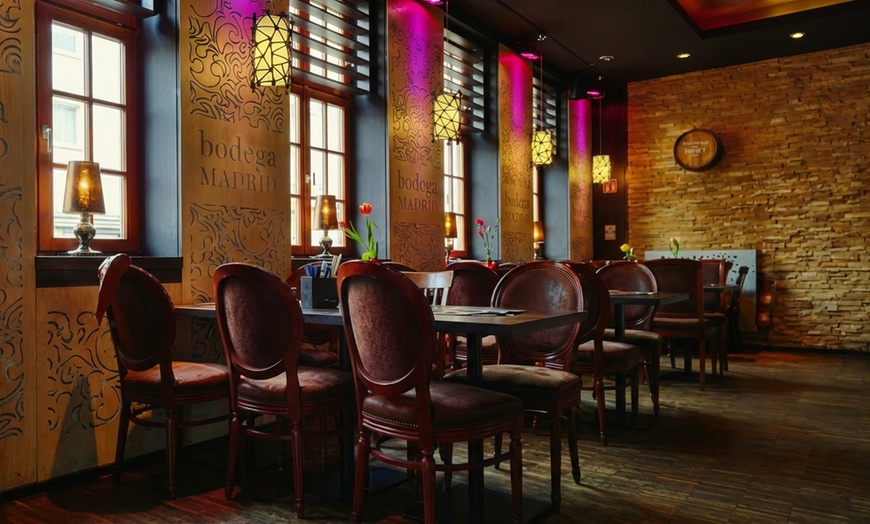 Image 5: Gemischte Platten nach Wahl im Bodega Madrid für 2-4 Personen