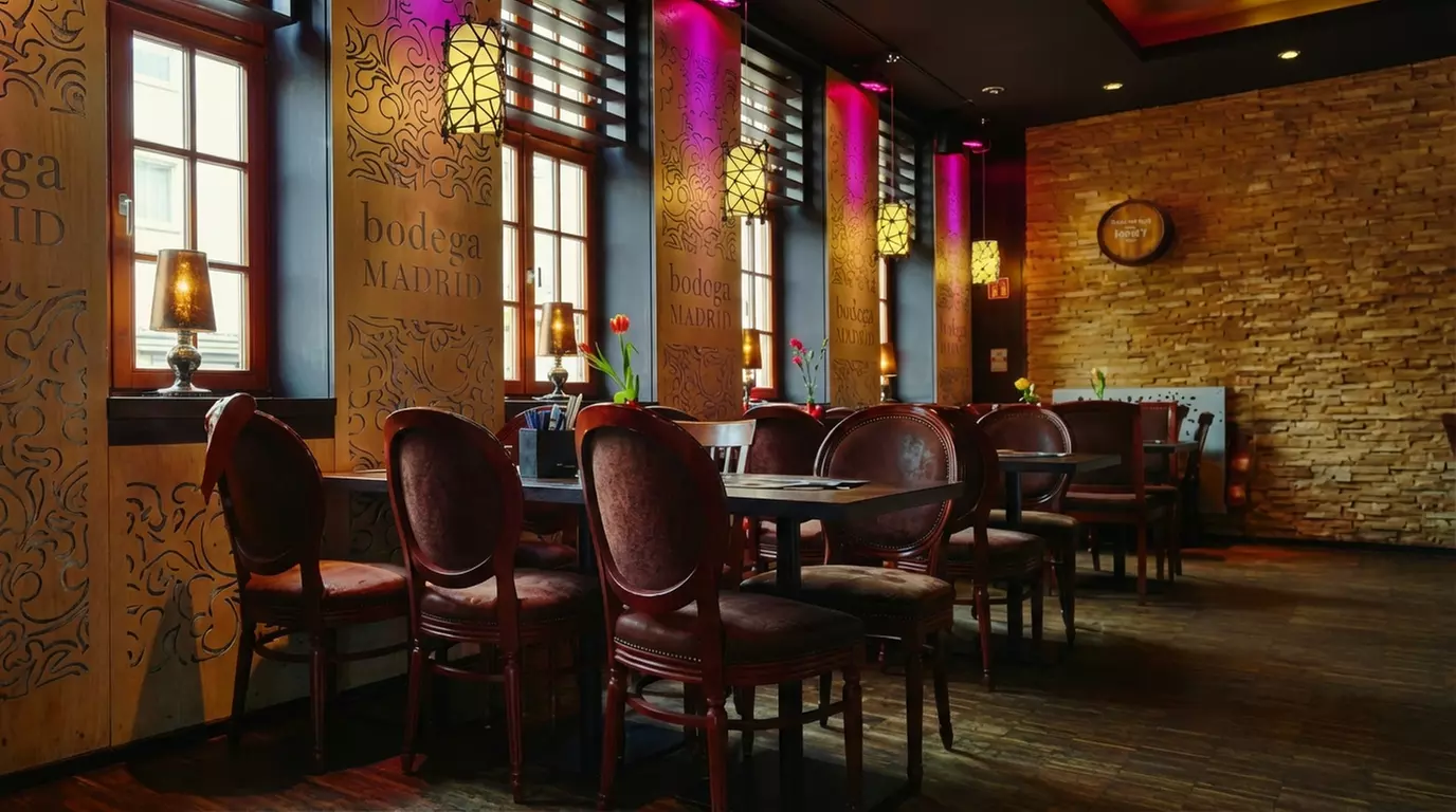 Gemischte Platten nach Wahl im Bodega Madrid für 2-4 Personen