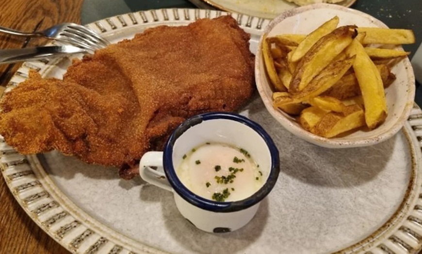 Image 23: Menú mediterráneo con postre y bebida o botella de vino para 2 o 4