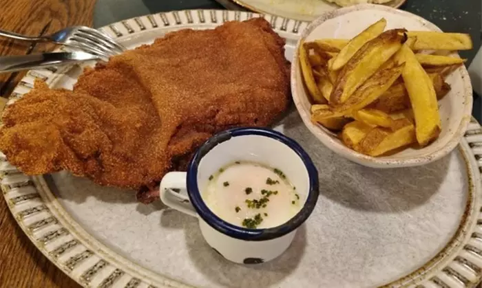 Menú mediterráneo con postre y bebida o botella de vino para 2 o 4