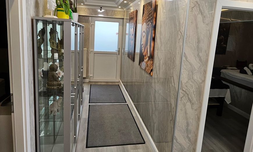 Image 11: 60 oder 90 Min. Hot Aroma Therapie Massage für 1 Person