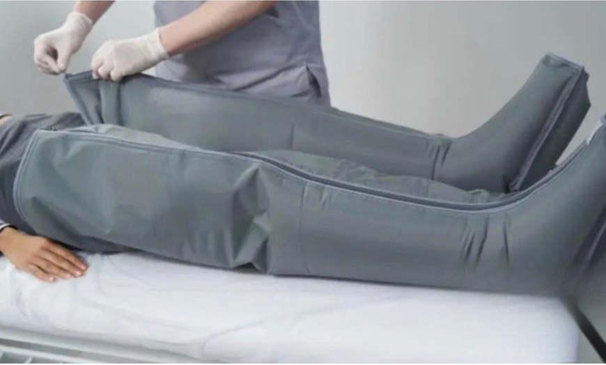 Image 1: 5 o 10 sesiones de presoterapia en piernas y abdomen para 1 persona