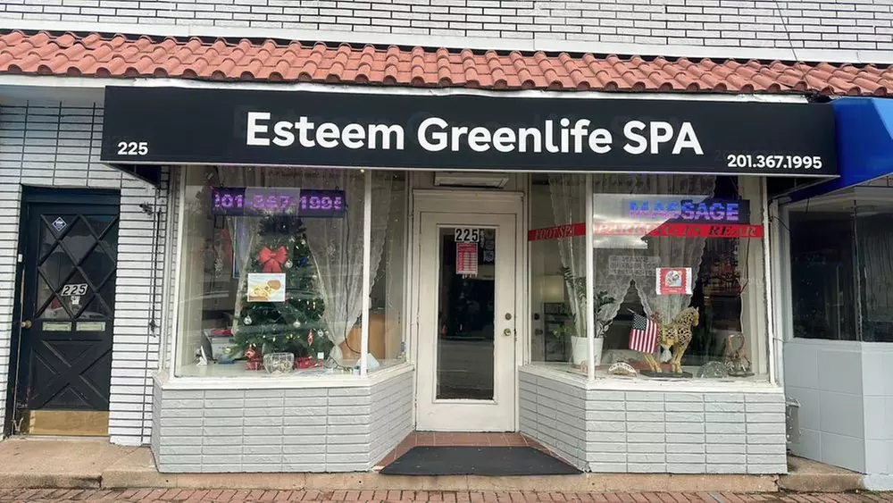 One 60-Min Head Spa, Swedish or Deep Tissue Massage or  30-Min Facial