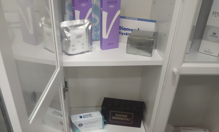 Image 4: Tratamiento facial con 1 o 2 viales de 1 ml de relleno dérmico 