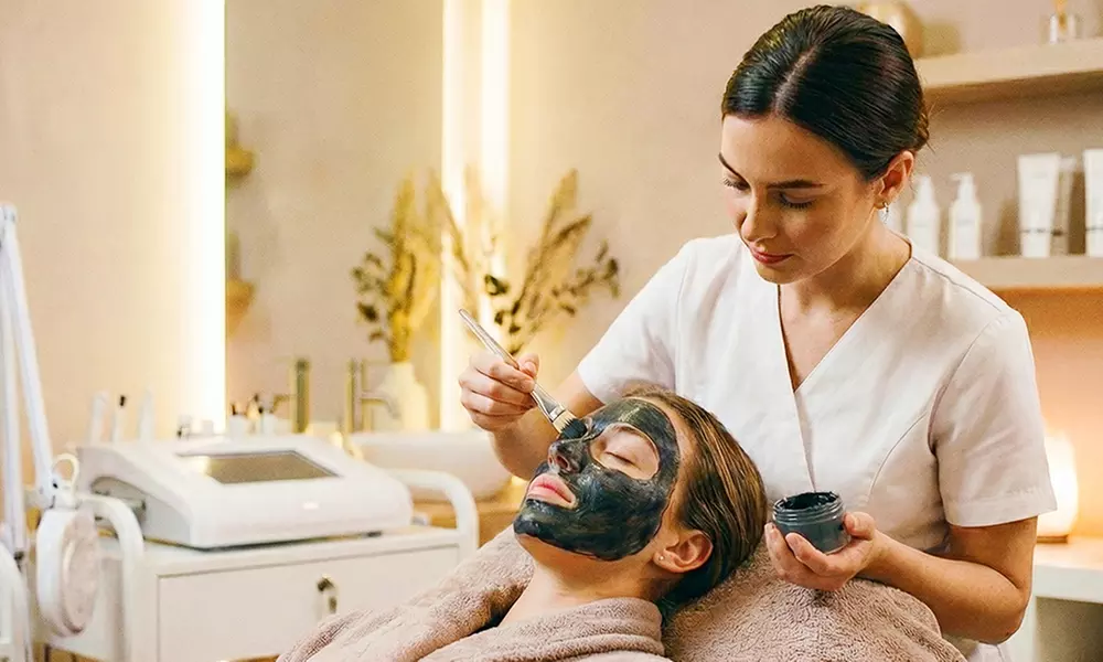 Tratamiento facial Hollywood peeling con carbón activo y Q-Switched