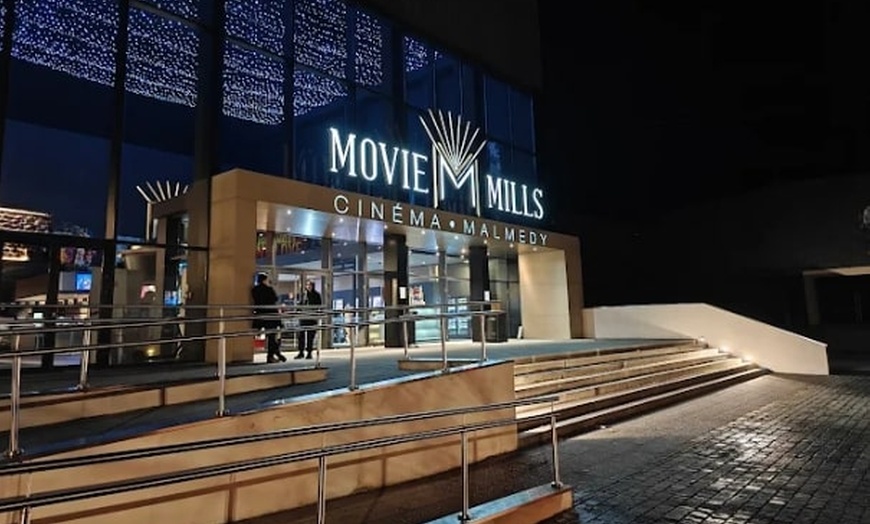 Image 5: Une place de cinéma avec popcorn pour découvrir les films du moment