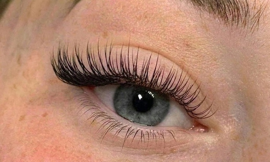 Image 4: Classic, Hybrid, Volume & Mega Volume Lash Extensions, Lifts & Tints